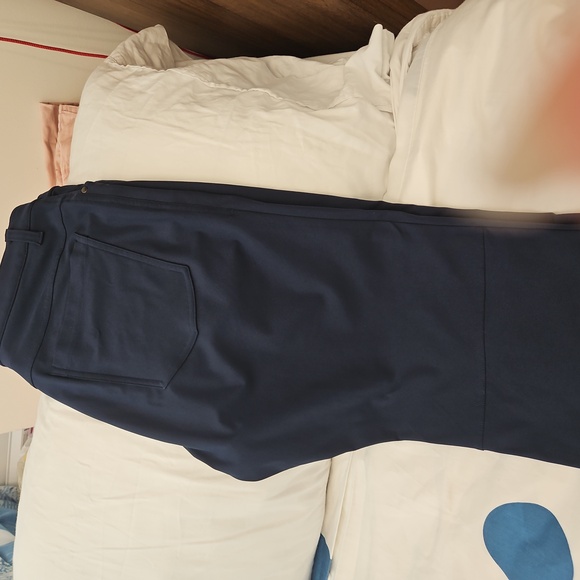 Lululemon ABC pant - Picture 7 of 7